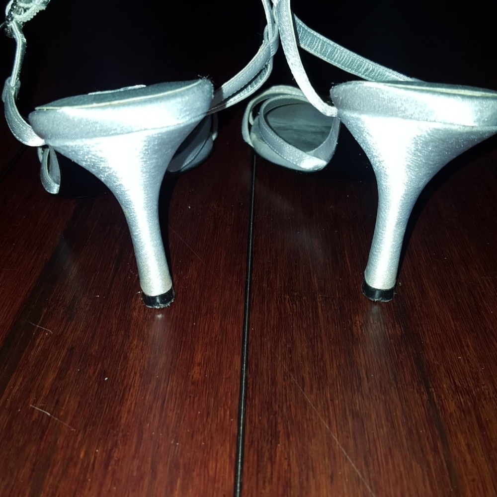 Silver heels - Picture 3 of 4